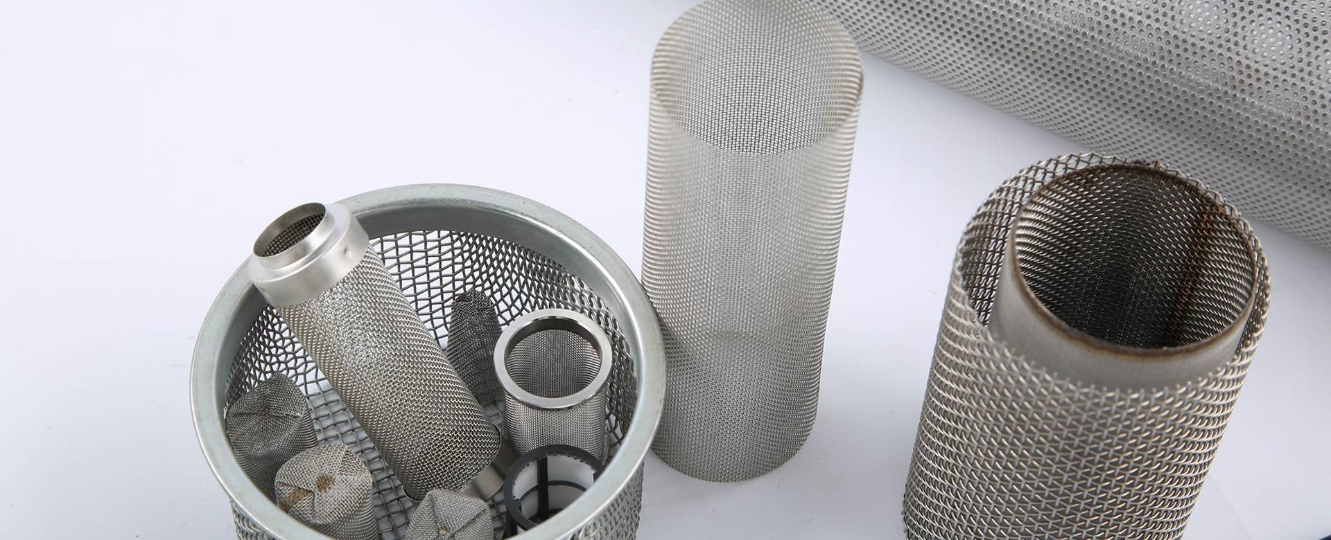 There are various sizes of cylindrical extruder screens.