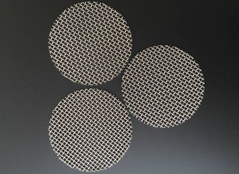 Three piece of stainless steel 316 extruder mesh with 0.75 mm wire diameter and 11 mesh.