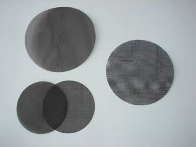 There are four black wire cloth extruder discs.