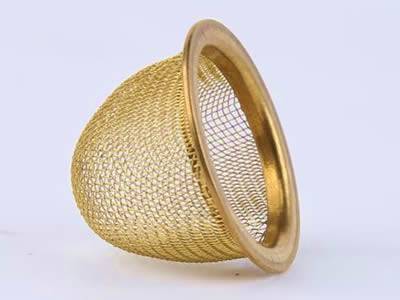 There is a bowl brass extruder screen.