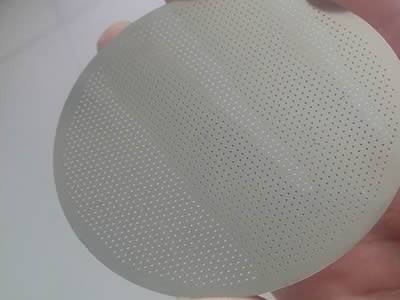 There is a round etched screen with margin.