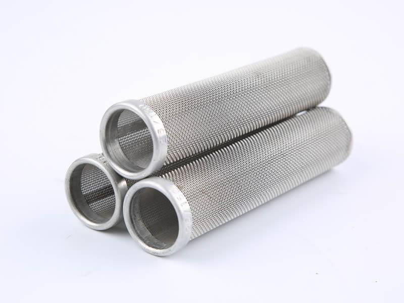 There are three double layers extruder screen tubes with frames.