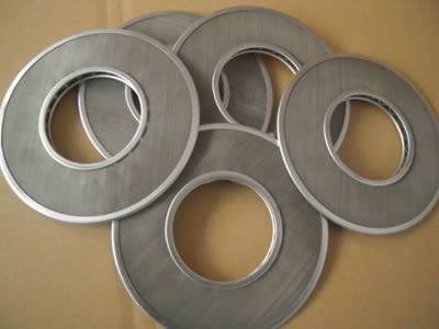 There are five dutch weave ring extruder screens.