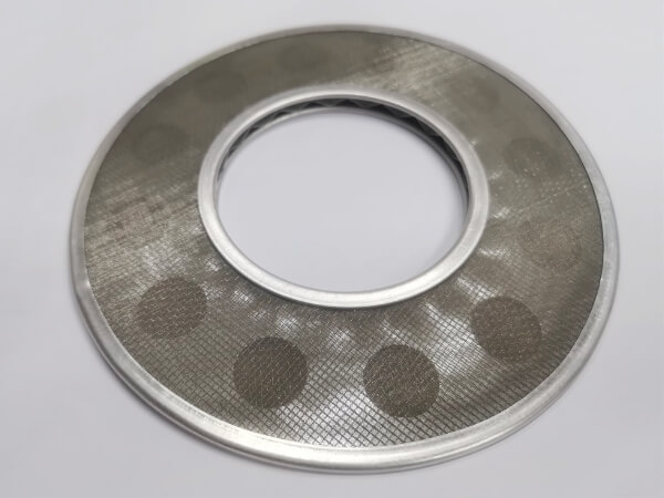 Filter elements are made of perforated metal and woven mesh