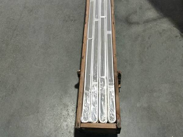 Several pieces of meltblown spinneret filter mesh are packed in the wooden case.
