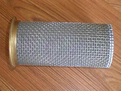 There is a multilayer extruder tube with brass edge.