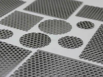 There are several perforated round and square extruder screens with different sizes.