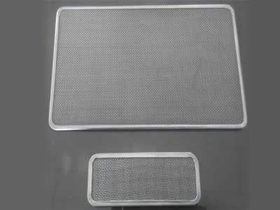 There are two rectangle multilayers extruder screens.