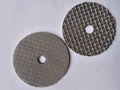 There are two ring sintered extruder screens.