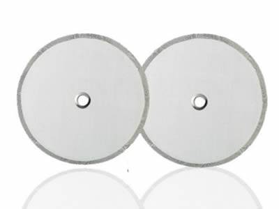 There are two ring shape fine stainless steel extruder screens.