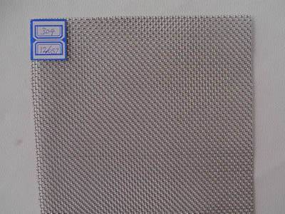 There is a square woven extruder screen sheet.